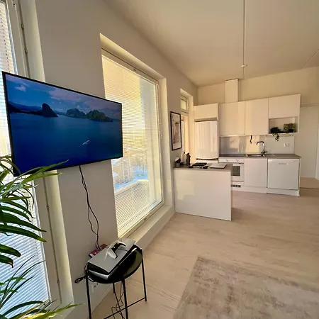 New 3-Bed Apartment & Free Garage Parking Вантаа Экстерьер фото