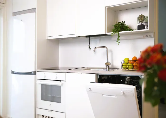 New 3-Bed Apartment & Free Garage Parking
