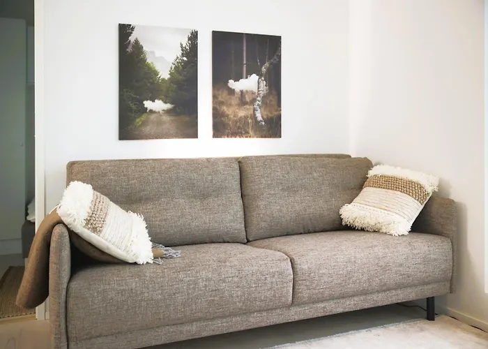 New 3-Bed Apartment & Free Garage Parking