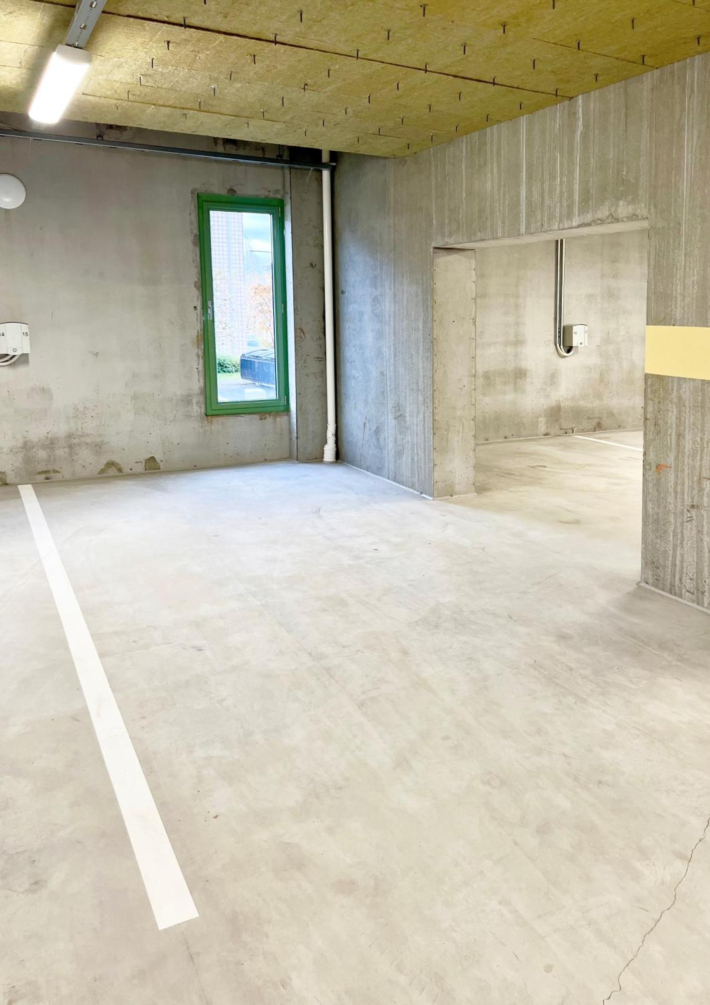 New 3-bed & Free Garage Parking