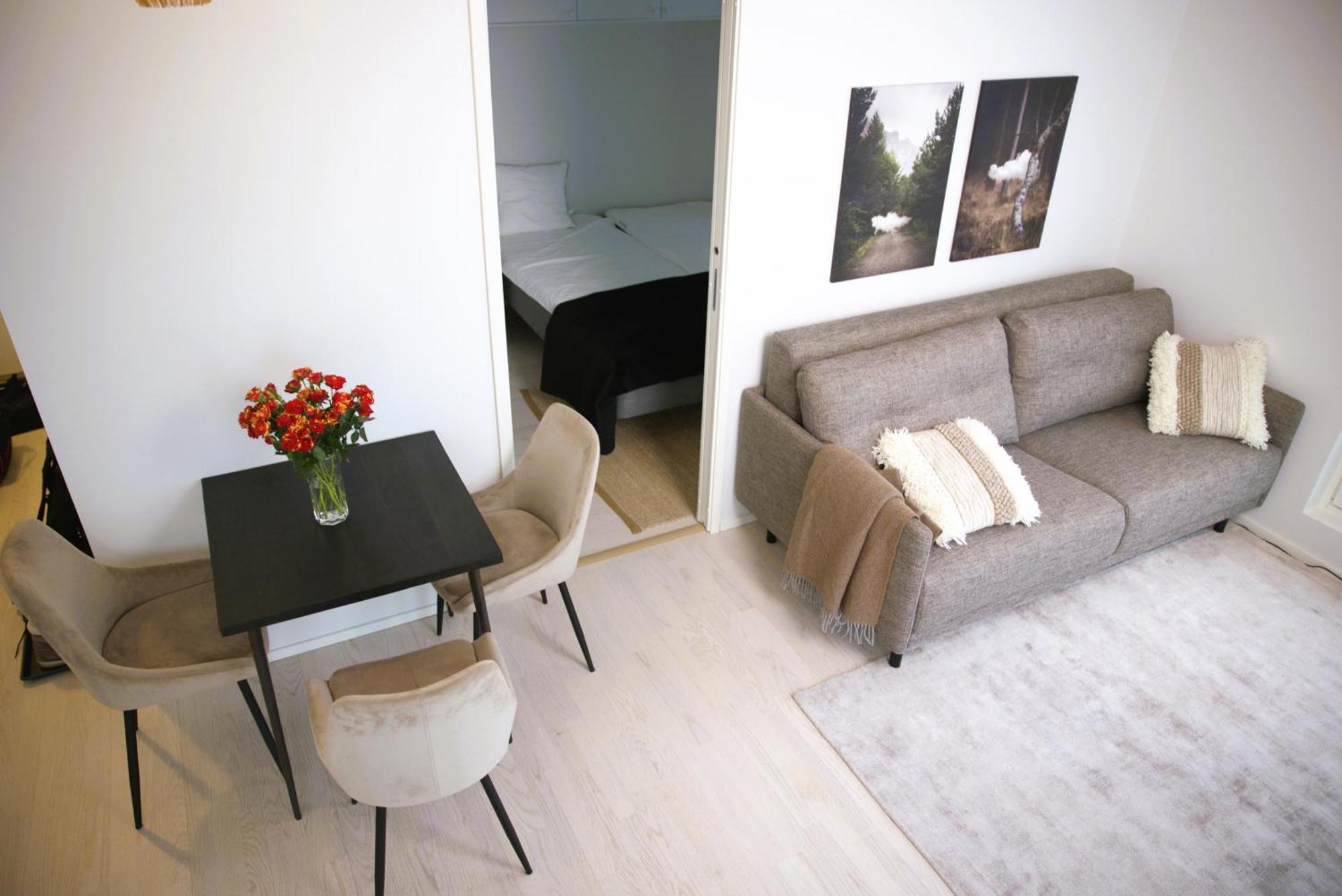 New 3-bed & Free Garage Parking Апартаменты