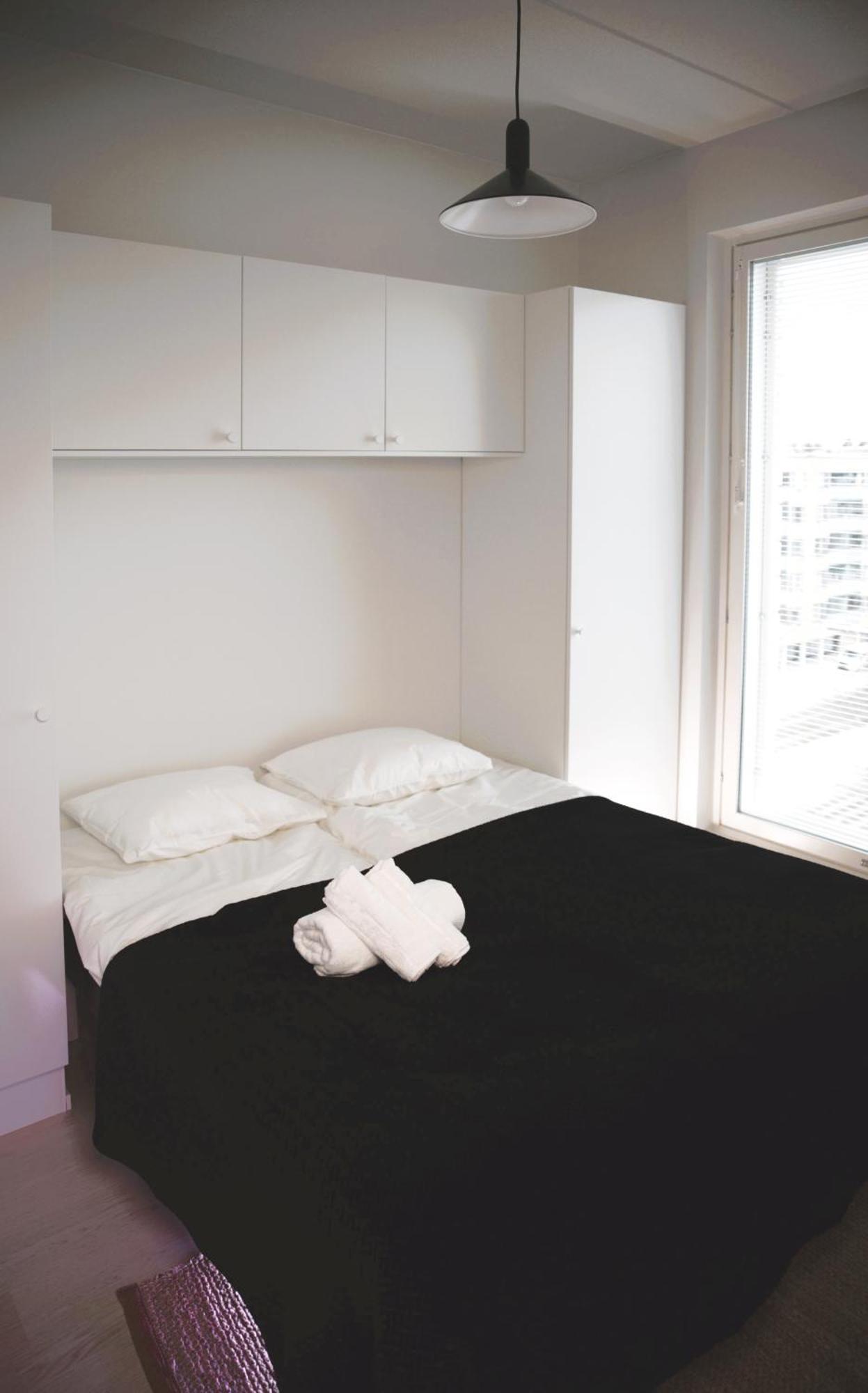 New 3-bed & Free Garage Parking Lejlighed *