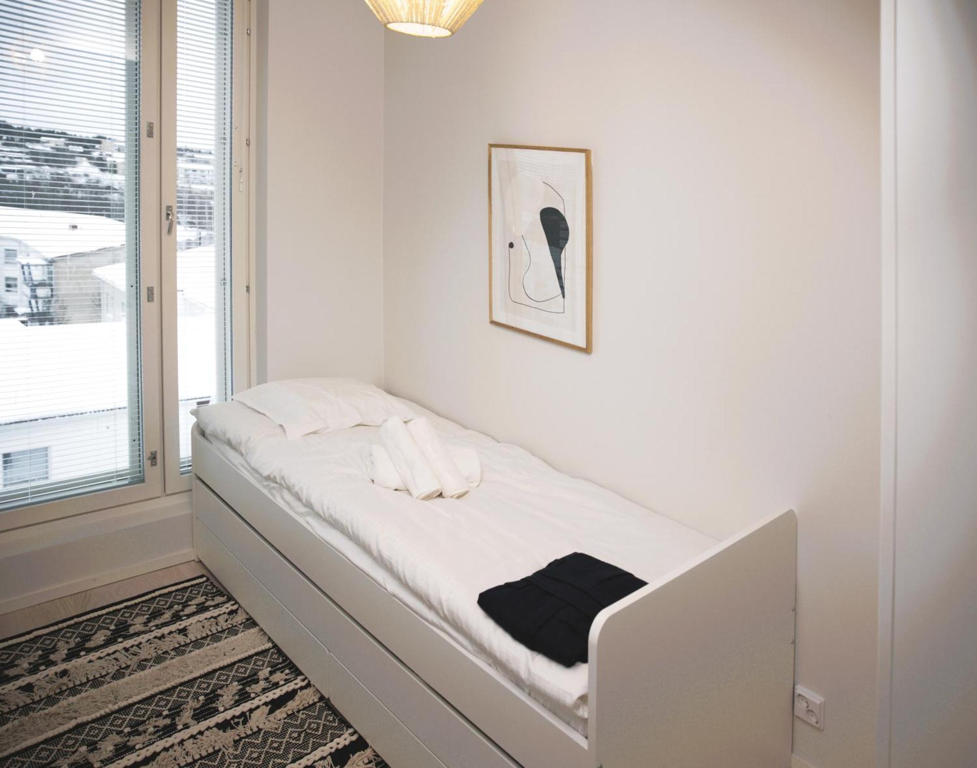 New 3-bed & Free Garage Parking Lejlighed *